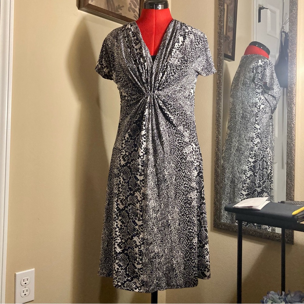 V-Neck Short Sleeve Dresses